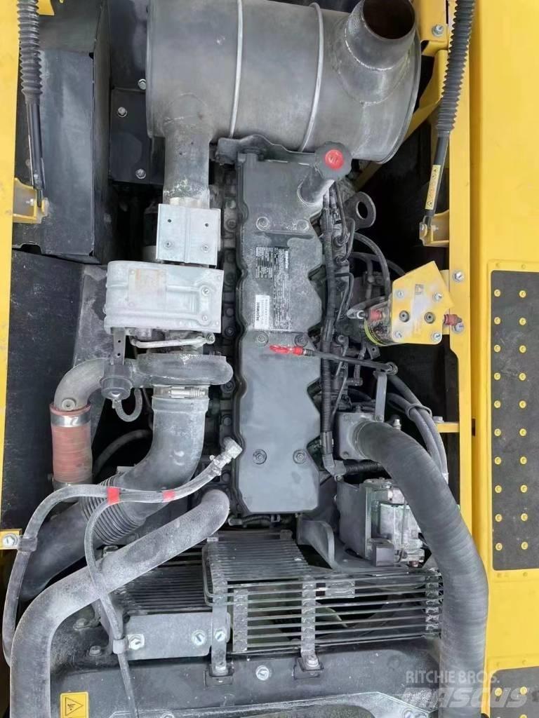 Komatsu PC220-8 Paletli ekskavatörler