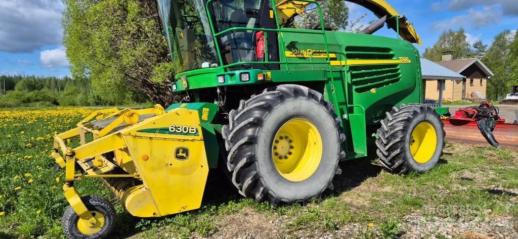 John Deere 7300 Kendi yürür silaj makinalari