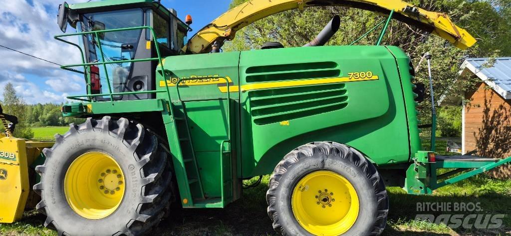 John Deere 7300 Kendi yürür silaj makinalari