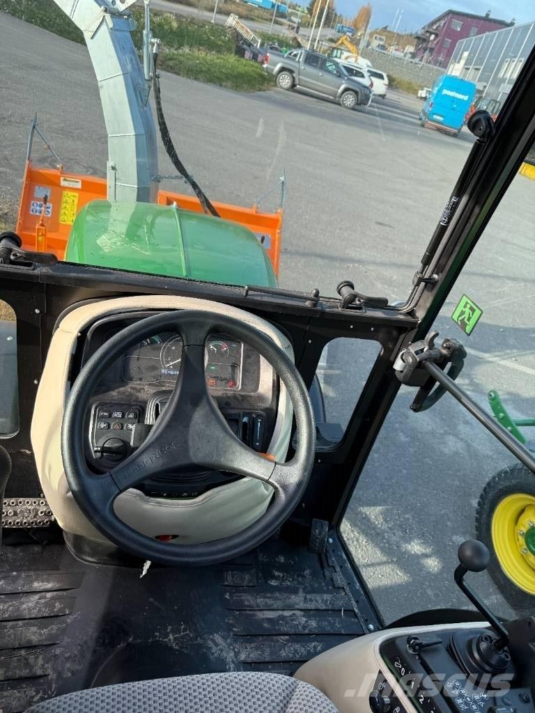 John Deere 2032 R Traktörler
