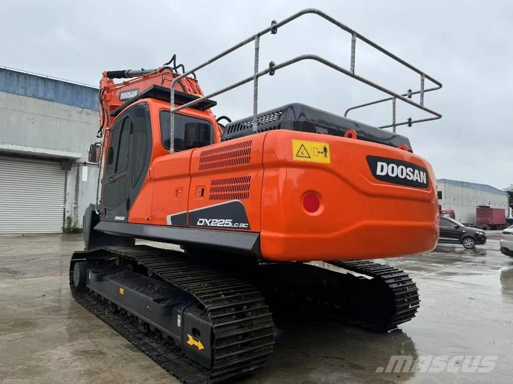Doosan DX 225 LC Paletli ekskavatörler