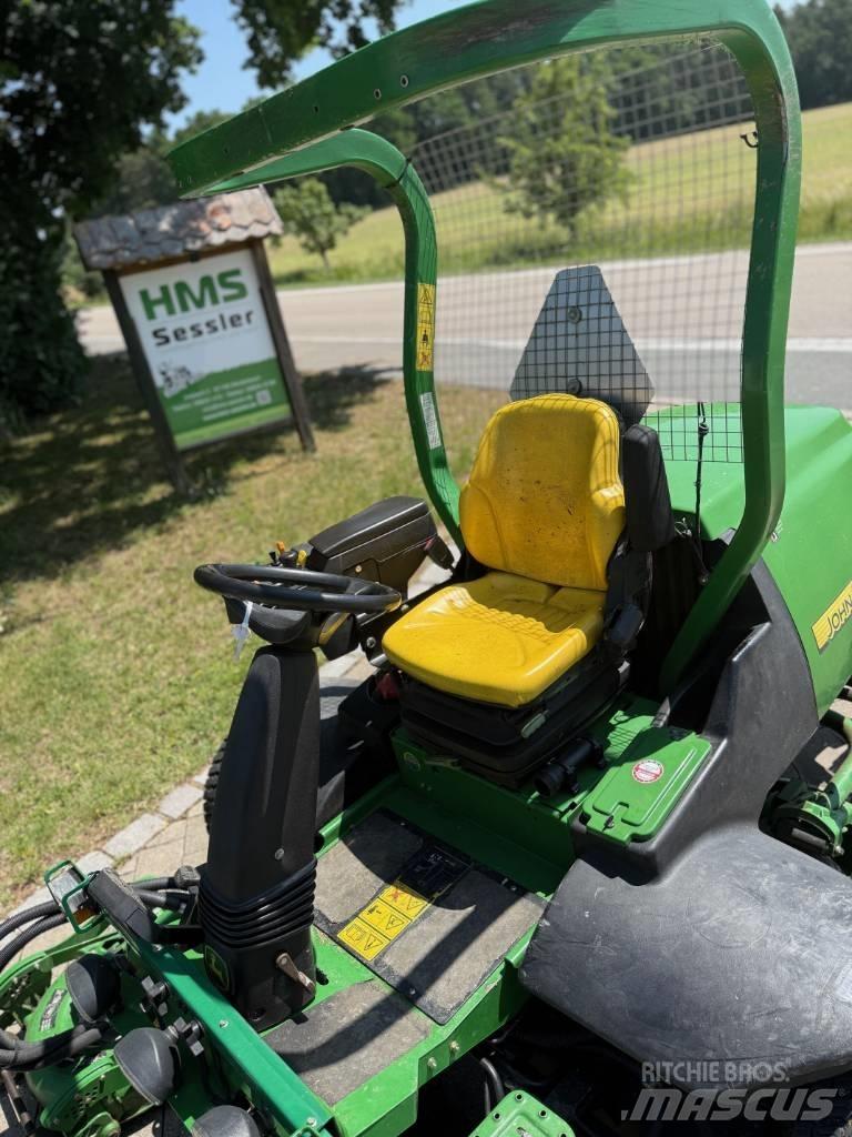 John Deere 8800 Mobil çim biçme makineleri