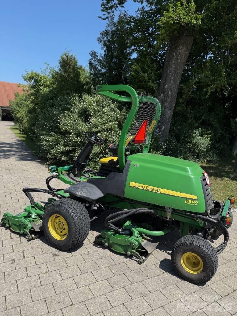 John Deere 8800 Mobil çim biçme makineleri