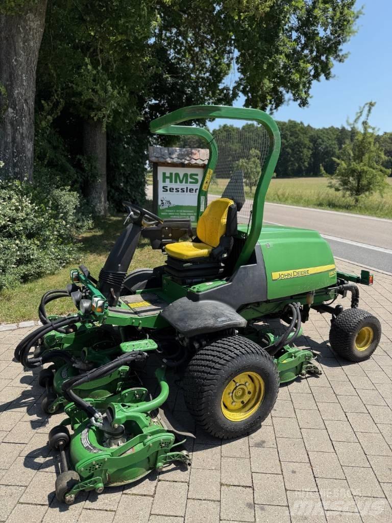 John Deere 8800 Mobil çim biçme makineleri