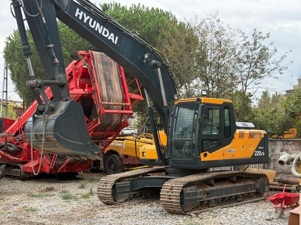 Hyundai Robex 220 LS Paletli ekskavatörler