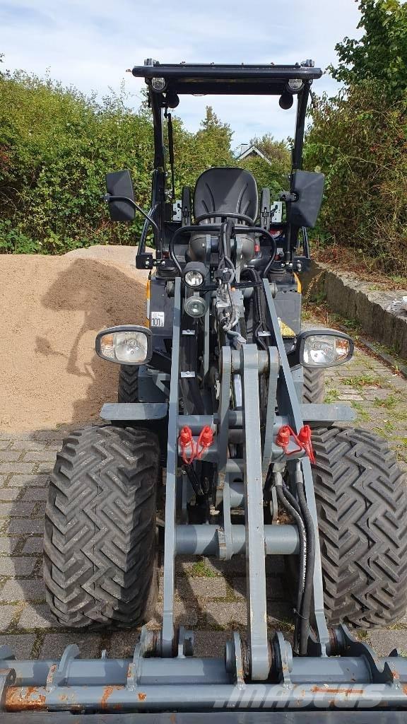 GiANT G 2300 X-tra Tekerlekli yükleyiciler