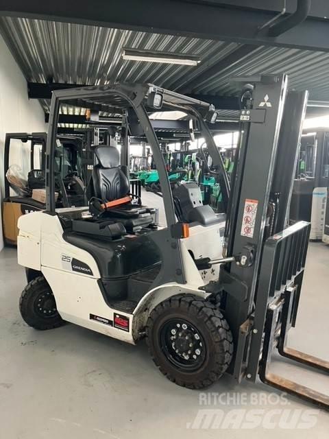 Mitsubishi FD25N3 Dizel forkliftler