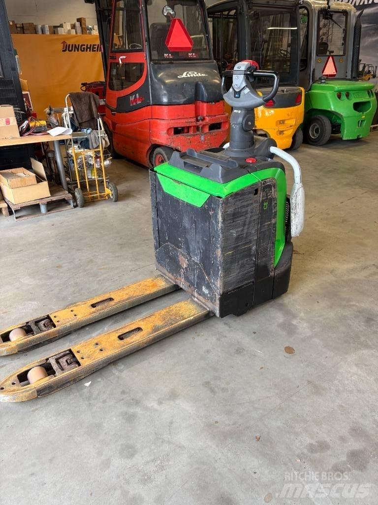 Cesab P 320 Düsük seviye platformu