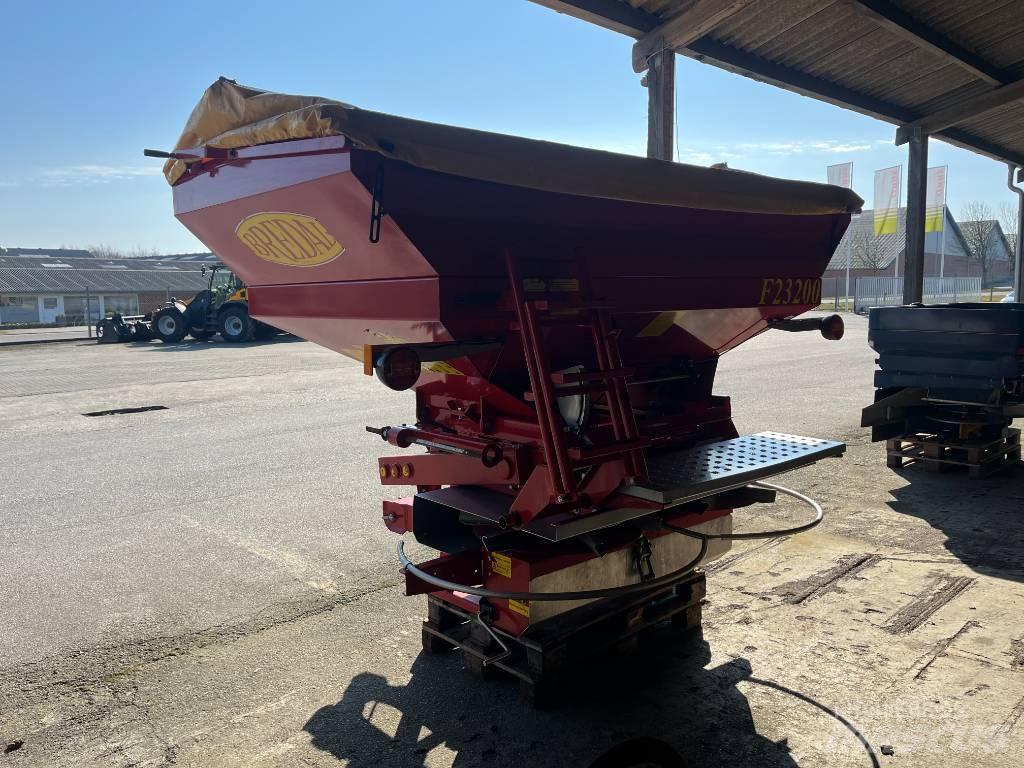Bredal F2 3200 Gübre dagitma tankerleri