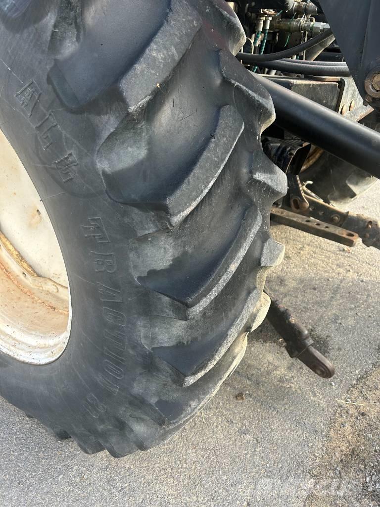 New Holland TV 140 Traktörler