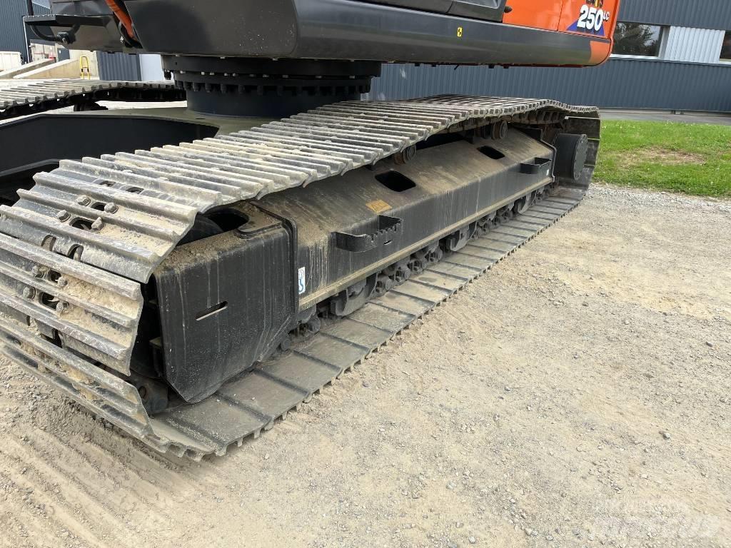 Hitachi ZX250LC-6 Paletli ekskavatörler