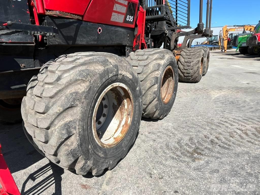 Komatsu 835 Tomruk yükleyici traktörler