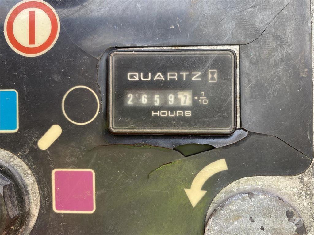 JLG 1250AJP Körüklü personel platformları