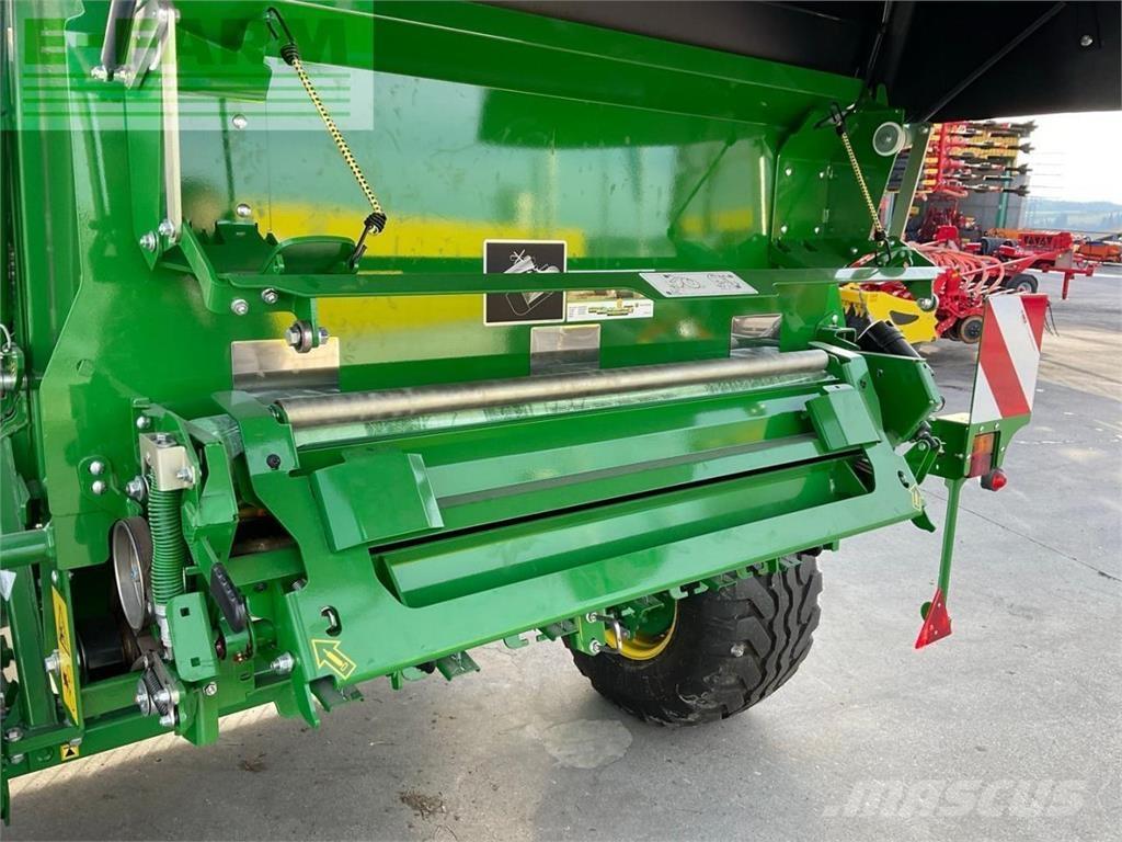 John Deere V451 M Küp balya makinalari
