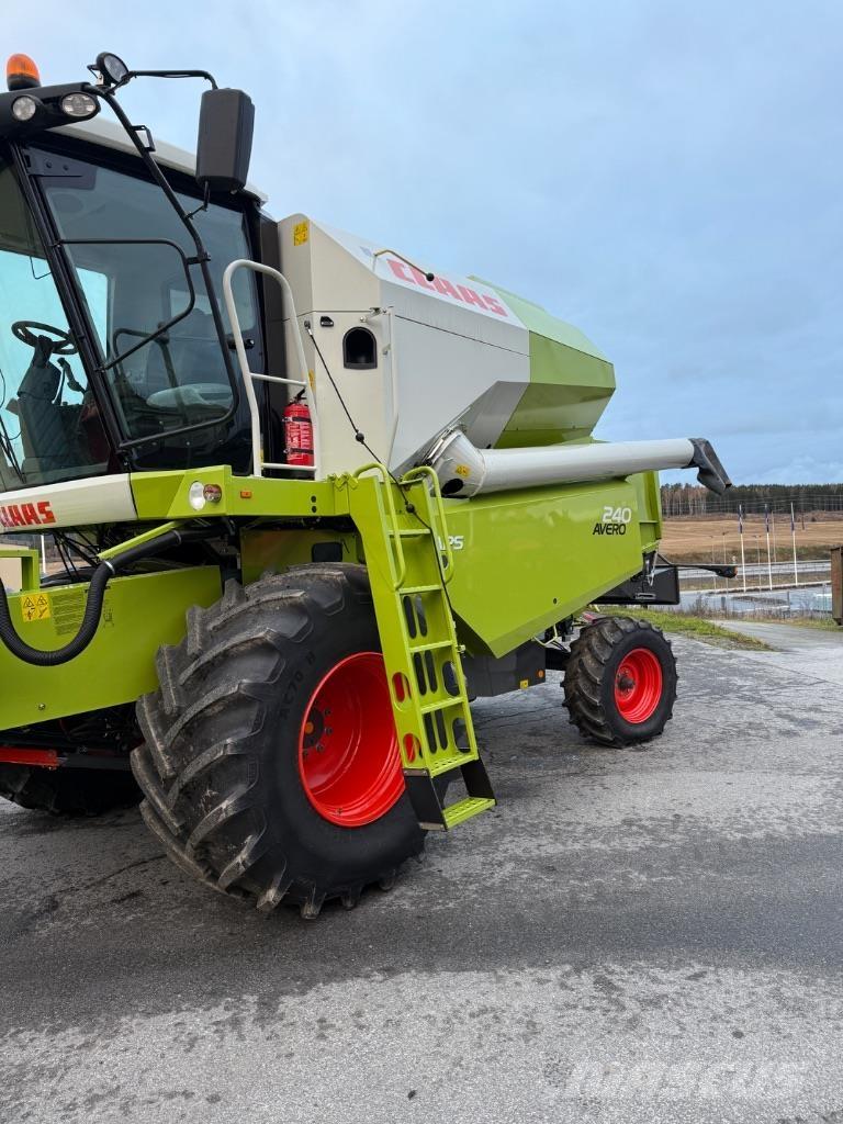 CLAAS Avero 240 Biçerdöverler