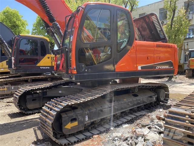 Doosan DX 225 LC Paletli ekskavatörler