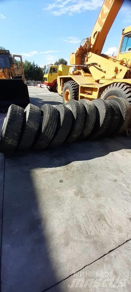 Bridgestone 13R22.5 Lastikler
