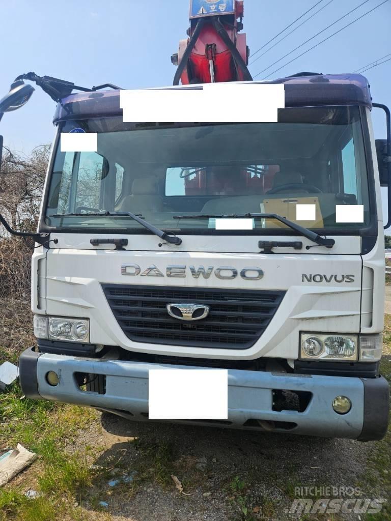 Horyong SKY450 Araç üstü platformlar