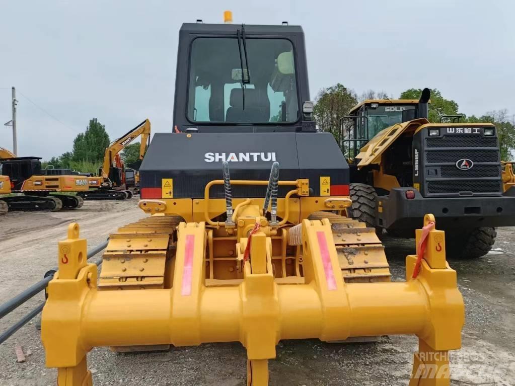 Shantui D16 Paletli dozerler