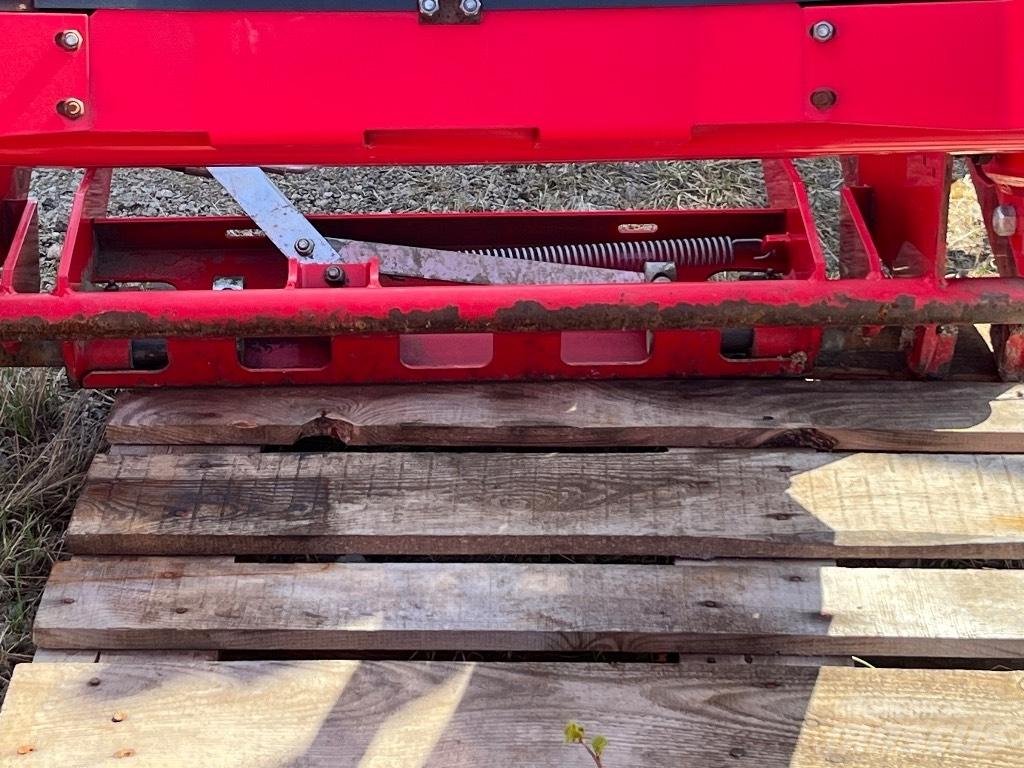 Massey Ferguson 945 Ön yükleyici ve kazicilar