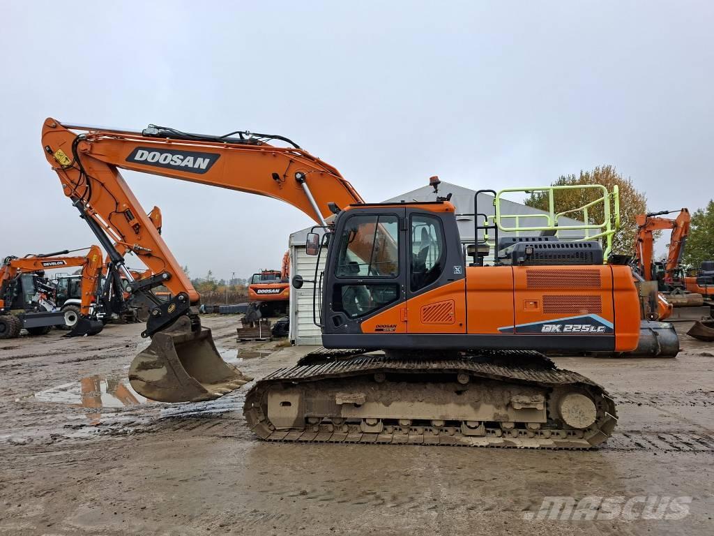 Doosan DX 225 LC Paletli ekskavatörler