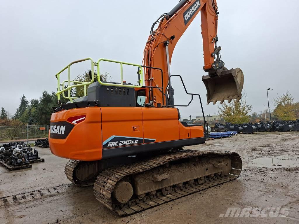 Doosan DX 225 LC Paletli ekskavatörler