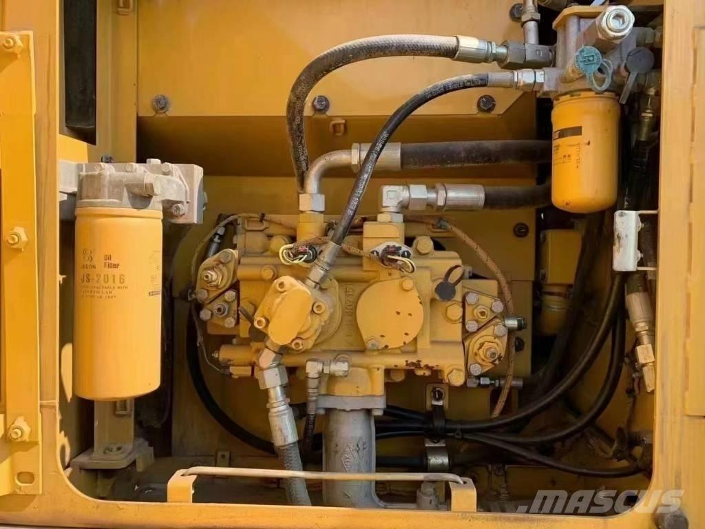 CAT CAT318D Paletli ekskavatörler