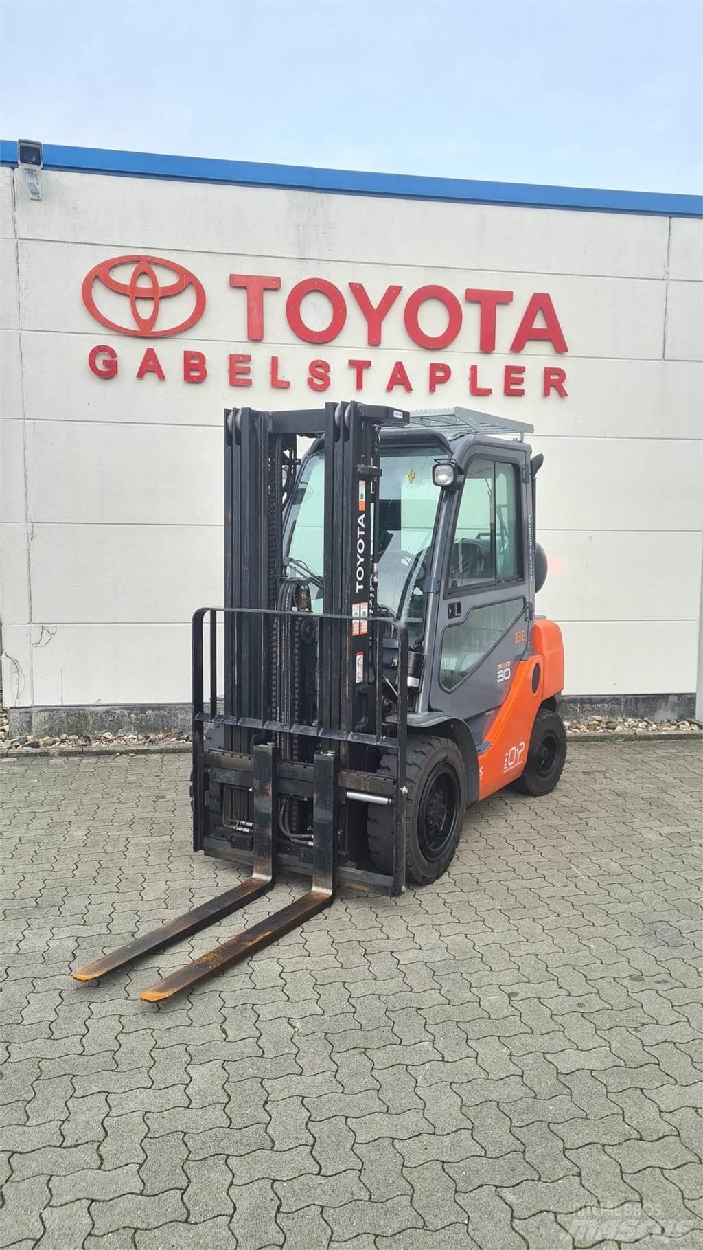 Toyota 02-8FGF30 LPG'li forkliftler