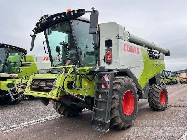CLAAS TRION 750 Biçerdöverler