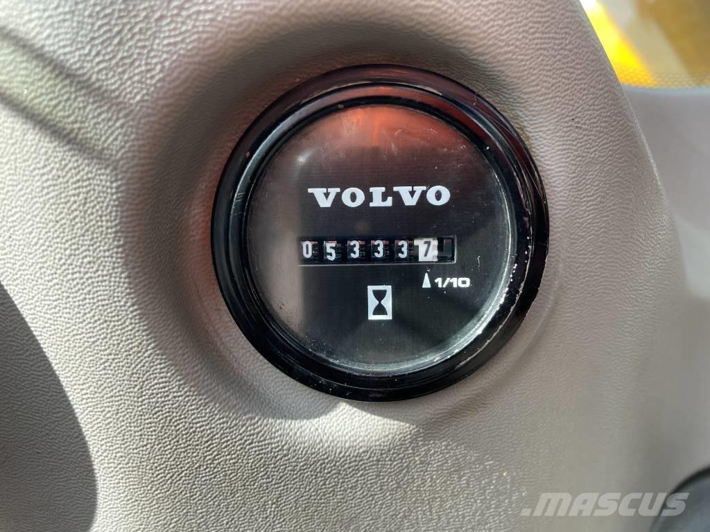 Volvo ECR 235 Paletli ekskavatörler