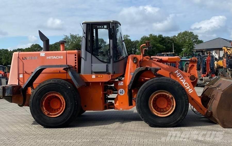 Hitachi LX 210 E Tekerlekli yükleyiciler