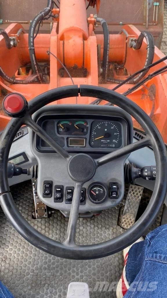 Hitachi LX 210 E Tekerlekli yükleyiciler