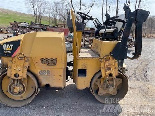 CAT CB24 Tek tamburlu silindirler