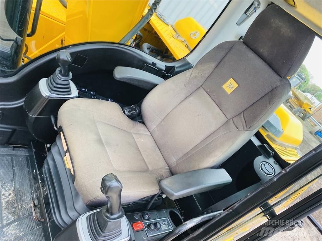JCB JS130LC Paletli ekskavatörler