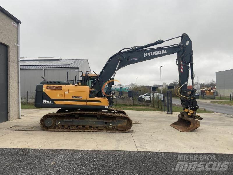Hyundai HX220 L Lastik tekerli ekskavatörler