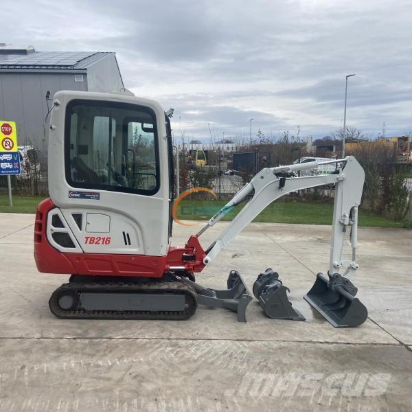 Takeuchi TB216 Lastik tekerli ekskavatörler