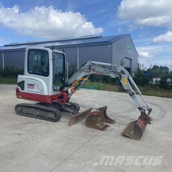 Takeuchi TB225 Lastik tekerli ekskavatörler