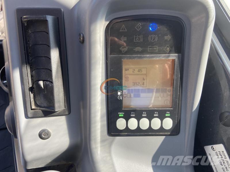 Yanmar VIO38-6 Lastik tekerli ekskavatörler