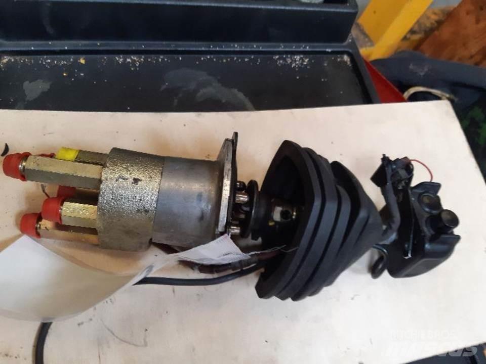 CAT 320B Kabin