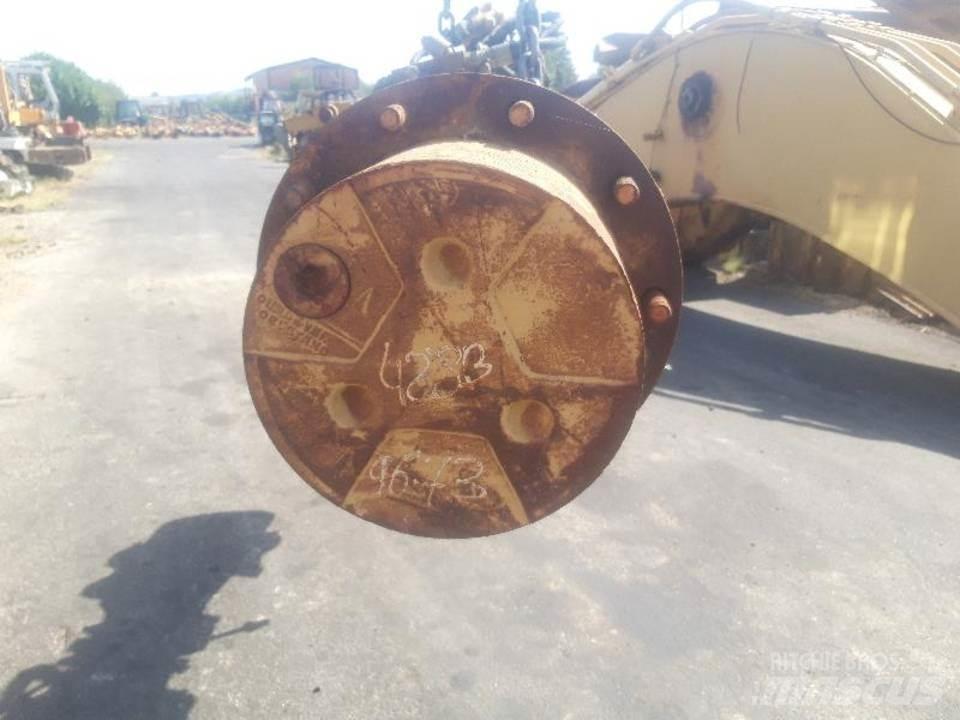 CAT 438B Sanzuman
