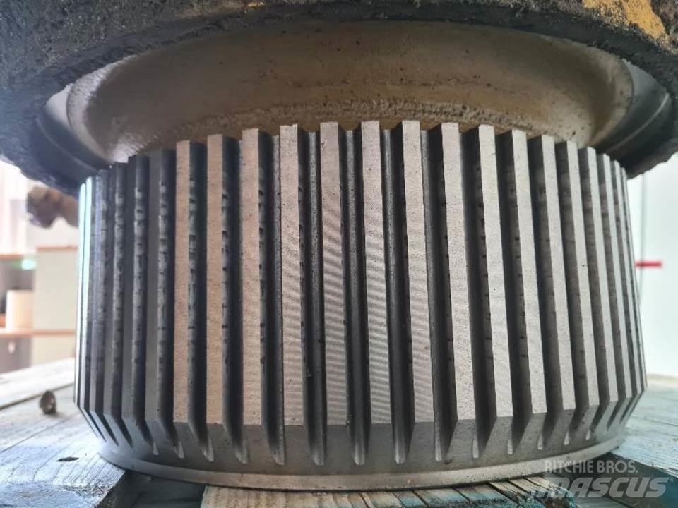 CAT 735 Sanzuman
