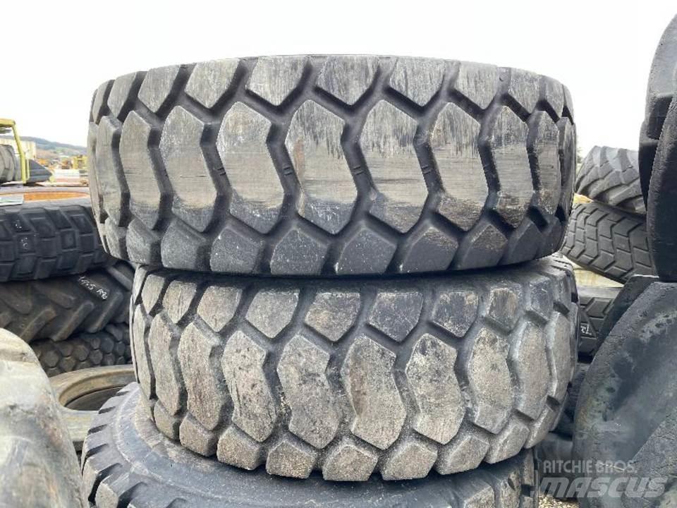 CAT 918M Paletler