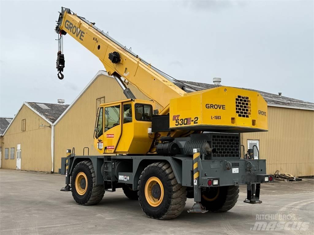 Grove RT530E-2 Arazi Tipi Vinçler (RT)