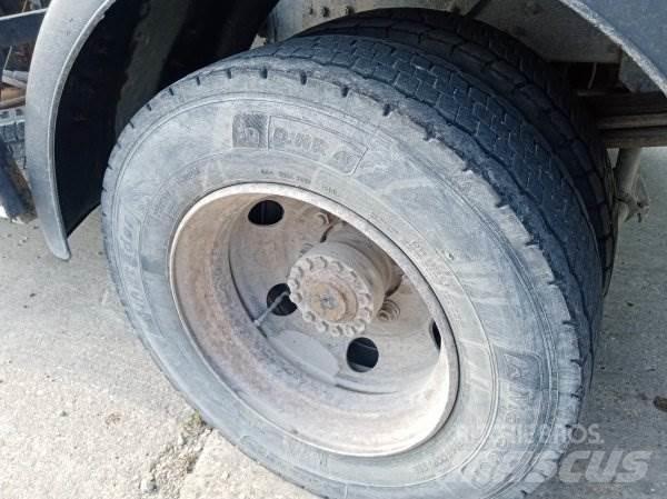 Avia D90 Vinçli kamyonlar