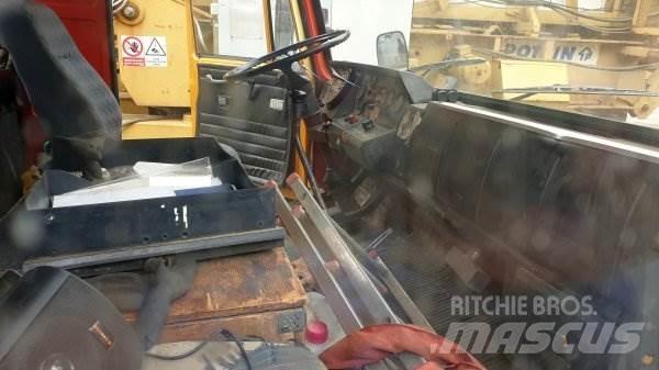 Tatra 815 +ČKD - AD 28 Araç üzeri vinçler