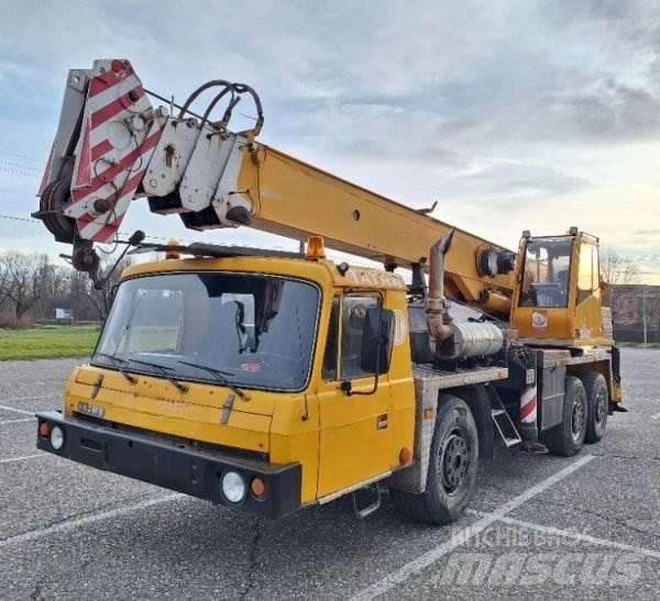 Tatra T815 +AD 28 (ČKD) Araç üzeri vinçler