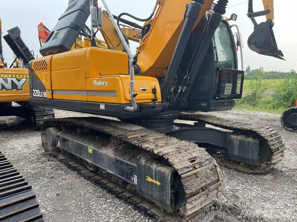 Hyundai R220 Paletli ekskavatörler