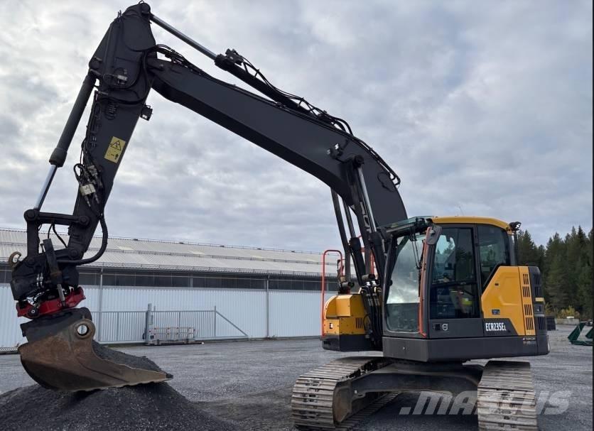 Volvo ECR 235 E Paletli ekskavatörler