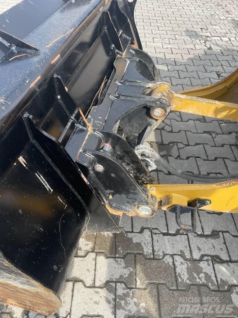 CAT 906 M Tekerlekli yükleyiciler