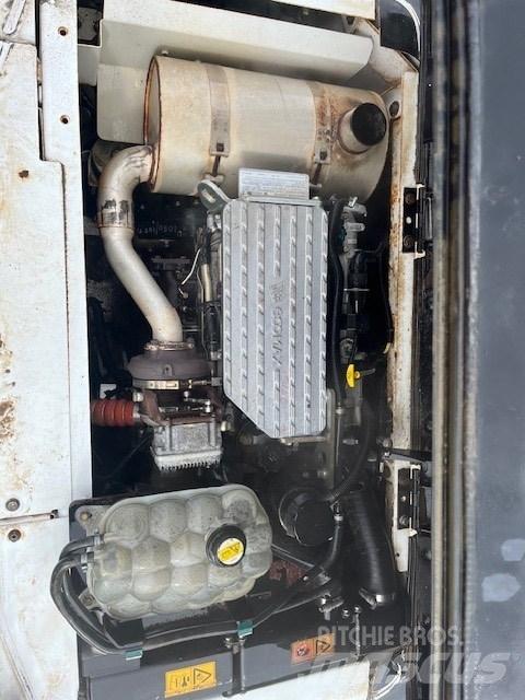 JCB JS145LCD Paletli ekskavatörler